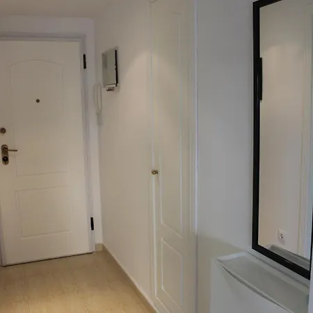 Palm Garden Pool & Parking Apartment *